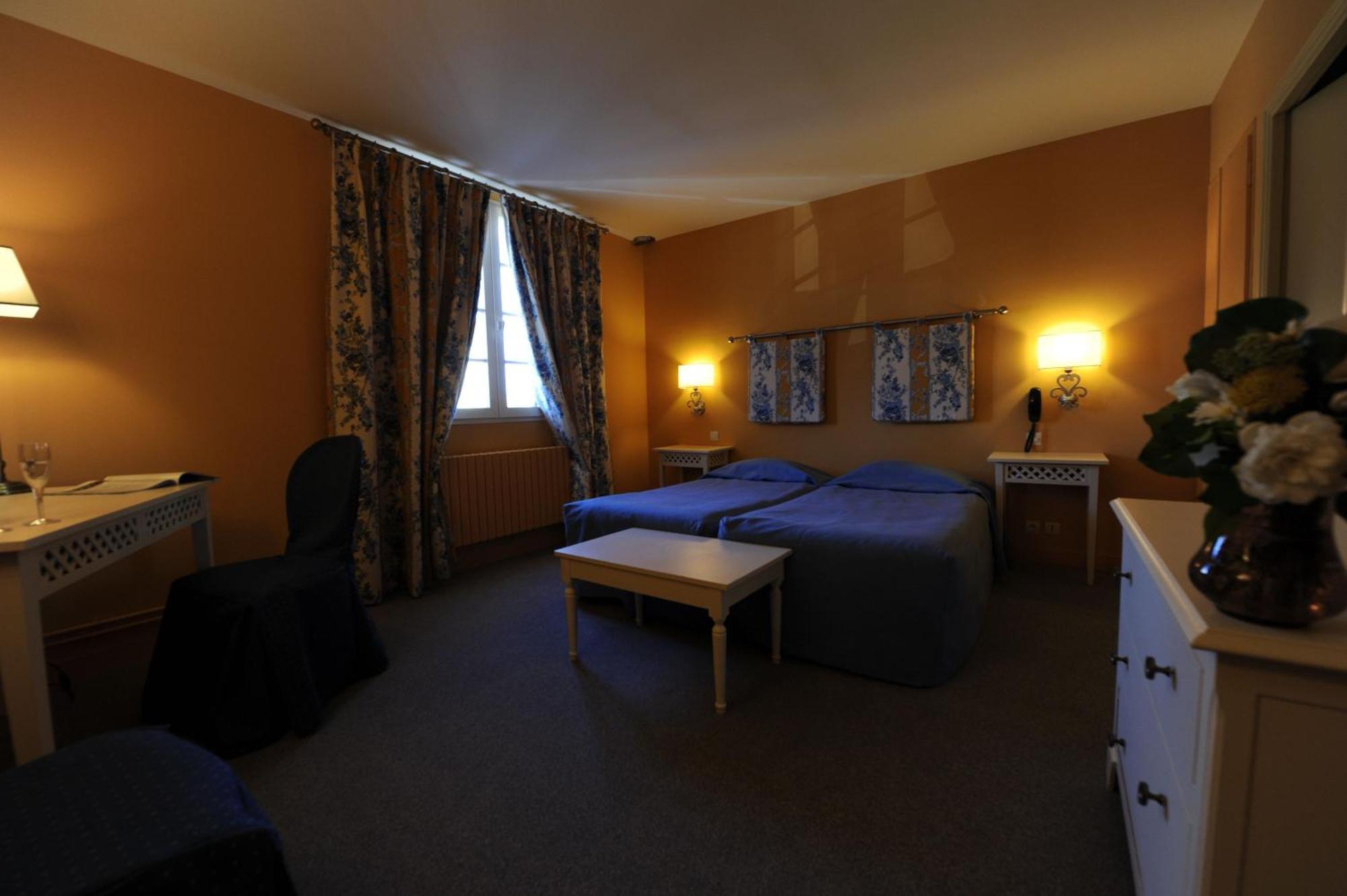 Hotel Spa Le Relais Du Bellay Монтрей-Белле Екстер'єр фото