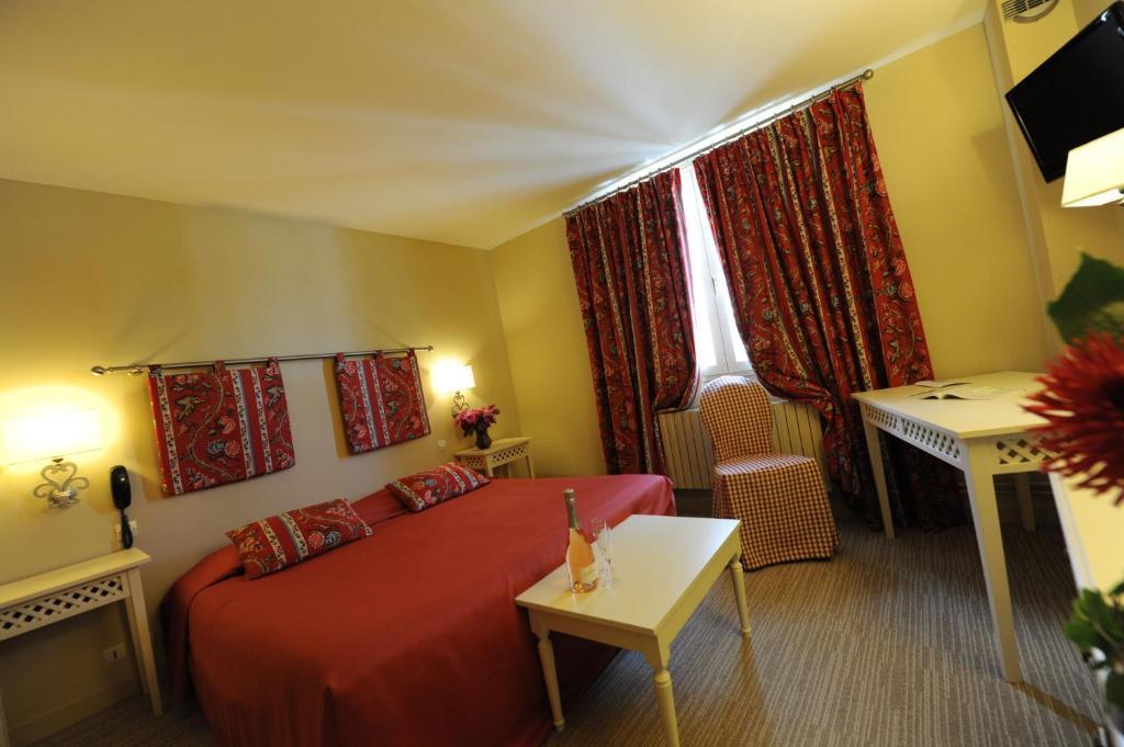 Hotel Spa Le Relais Du Bellay Монтрей-Белле Номер фото