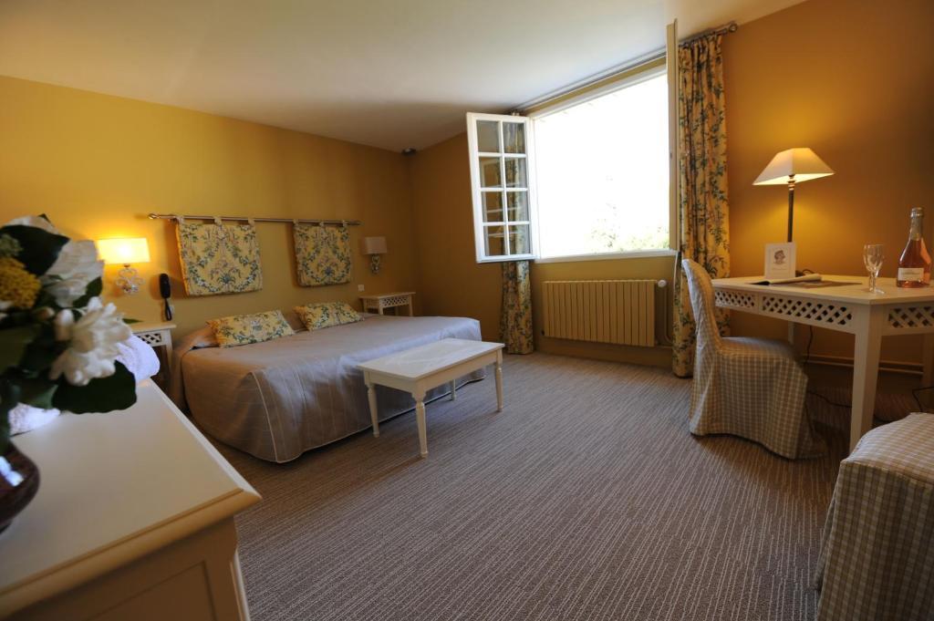Hotel Spa Le Relais Du Bellay Монтрей-Белле Номер фото