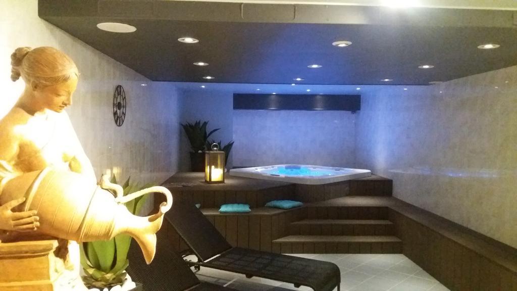 Hotel Spa Le Relais Du Bellay Монтрей-Белле Екстер'єр фото