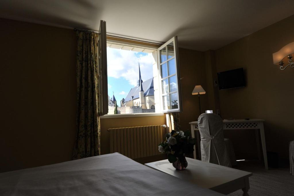 Hotel Spa Le Relais Du Bellay Монтрей-Белле Номер фото