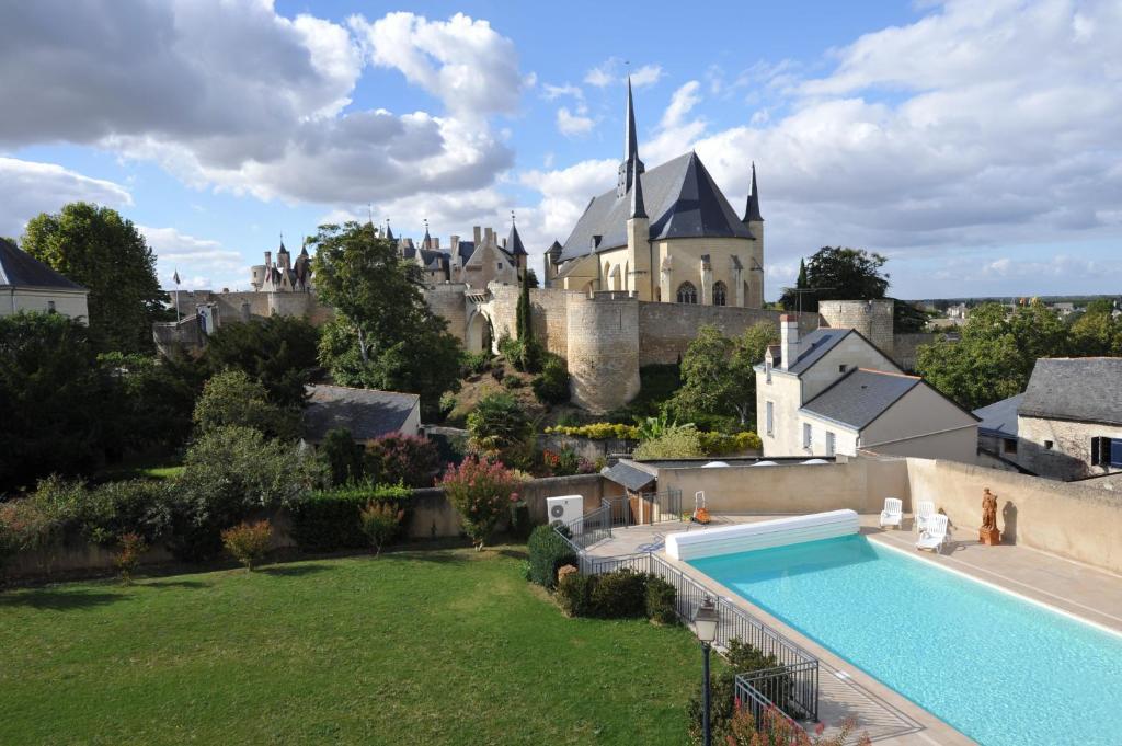 Hotel Spa Le Relais Du Bellay Монтрей-Белле Екстер'єр фото