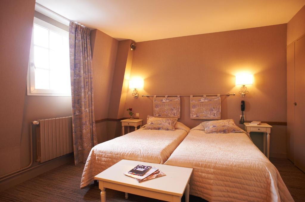 Hotel Spa Le Relais Du Bellay Монтрей-Белле Номер фото