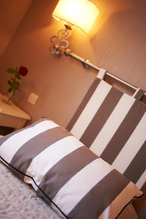 Hotel Spa Le Relais Du Bellay Монтрей-Белле Номер фото