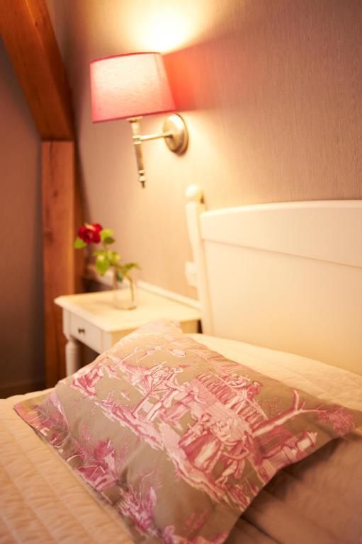 Hotel Spa Le Relais Du Bellay Монтрей-Белле Номер фото